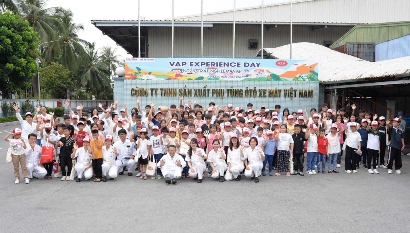 Gần 300 con em nhân viên tham quan nhà máy VAP tháng 7/2025